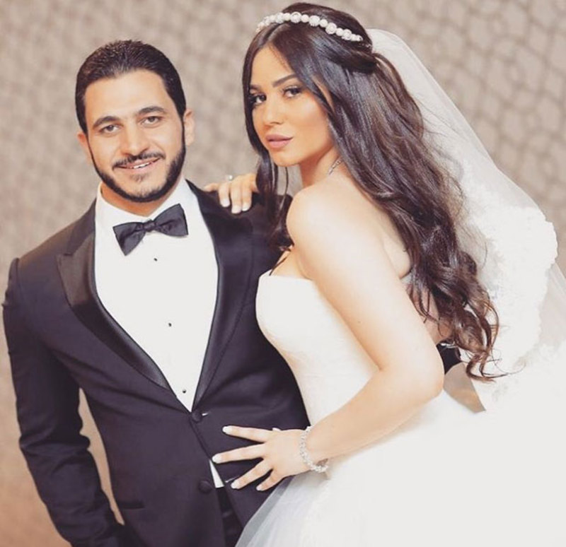 بعد ضجة حفل زفافهما...شاهدوا أول صورة لشهد رمزي وكريم السبكي في شهر العسل